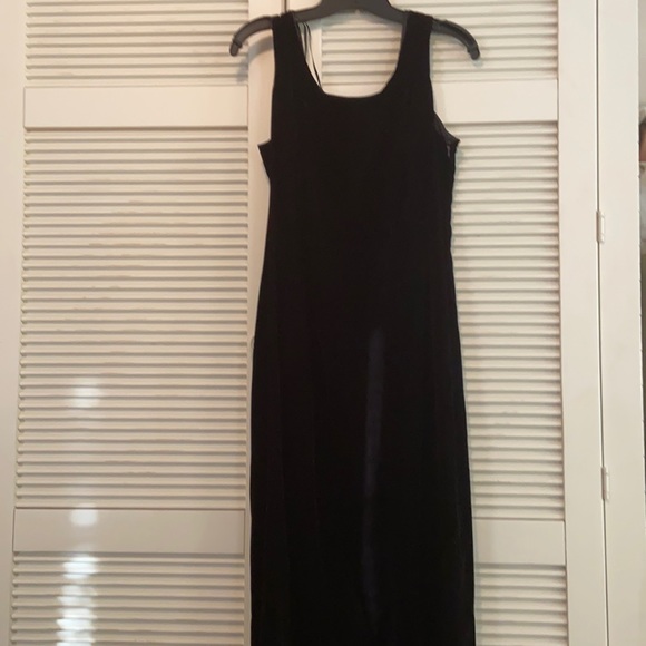 MAGGY LONDON Sweet Bow Back Velvet Dress - Picture 2 of 10